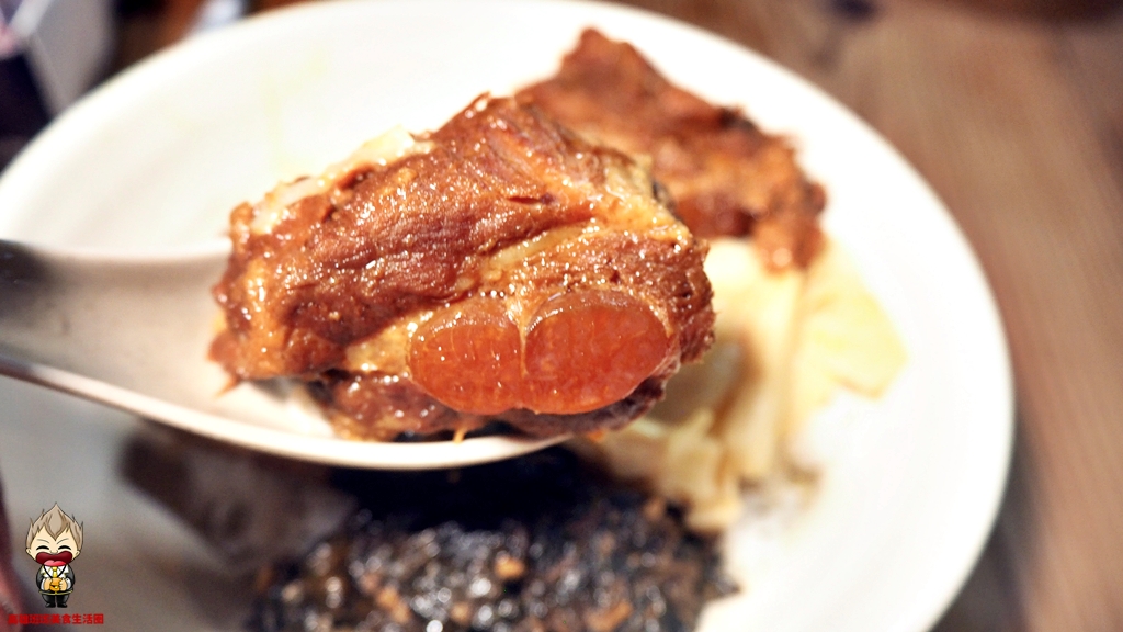 【台南美食】南門路豬腳飯 軟骨飯入口即化 豆包湯裹上魚漿讓人無法抗拒 近台南孔廟 台南火車站