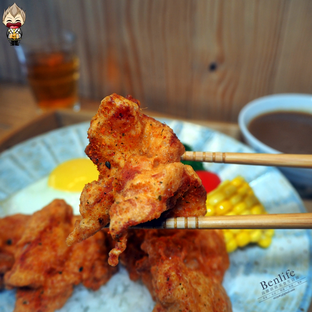 【高雄美食】日曜日 三多商圈巷弄平價咖哩飯 首推炸腰內肉咖哩 多汁軟嫩外皮酥脆 自家熬煮蔬菜咖哩醬鮮甜自然